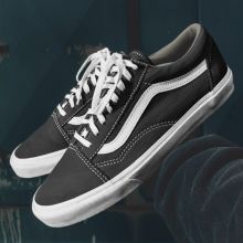 Vans Old Skool Shoes in Black